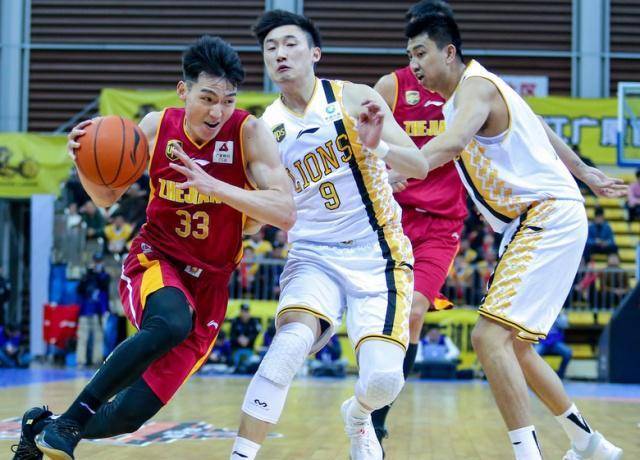  广州龙狮防守反击，爆冷击败浙江广厦队