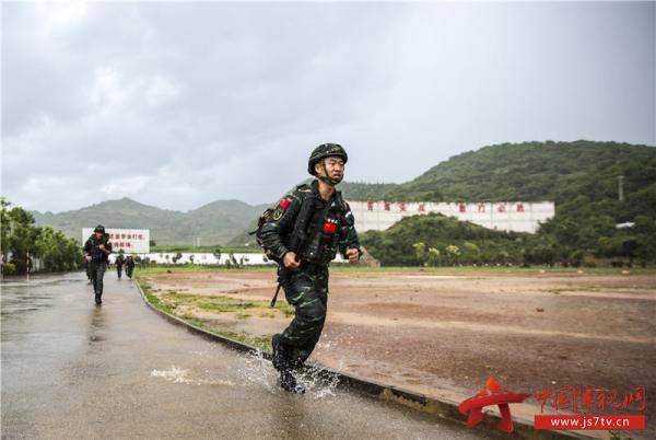  三分雨倾盆而下，外线火力全开碾压对手