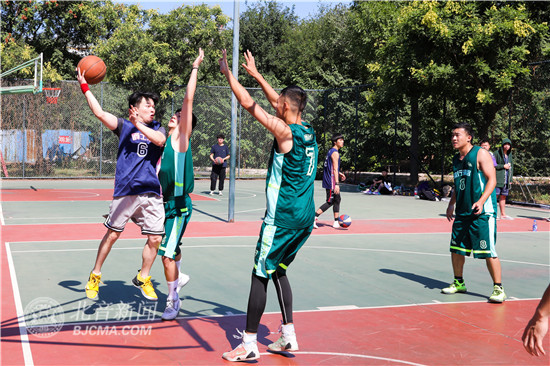  校园篮球联赛开战，清华附中首战告捷