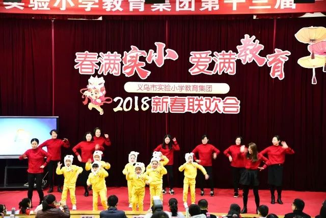  更衣室团结如一人，团队精神铸就钢铁之师